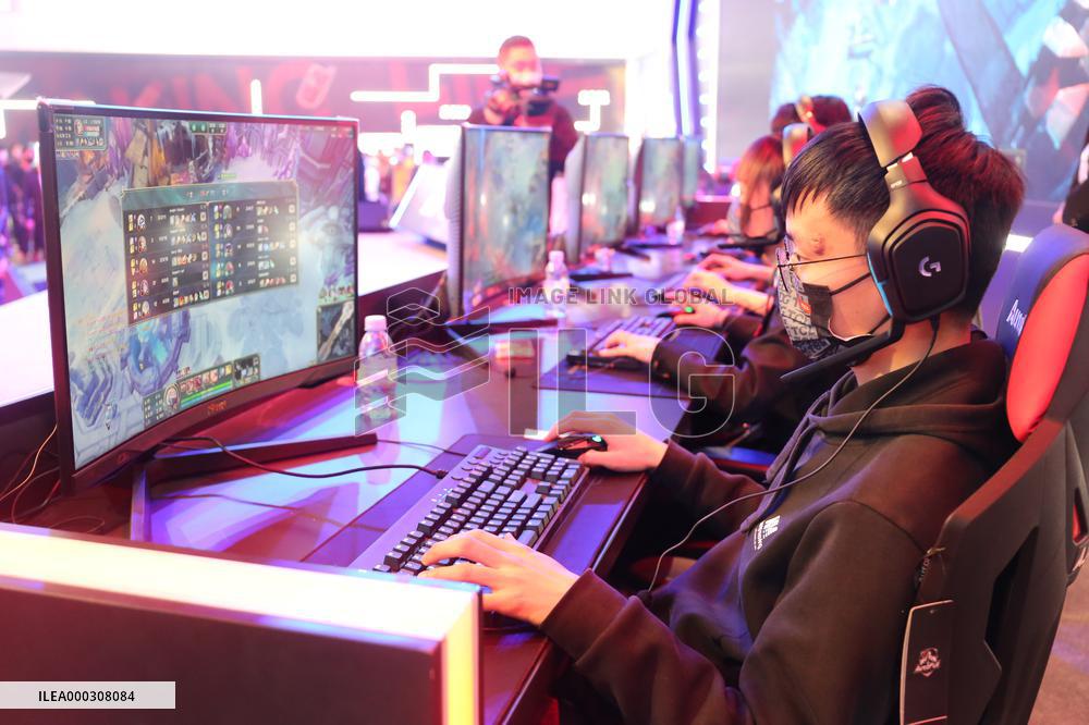 LPL hero League Appears on TCL E-sports Stage