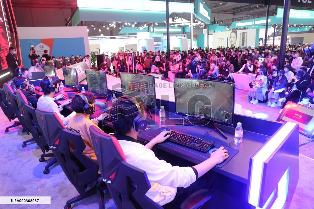 LPL hero League Appears on TCL E-sports Stage