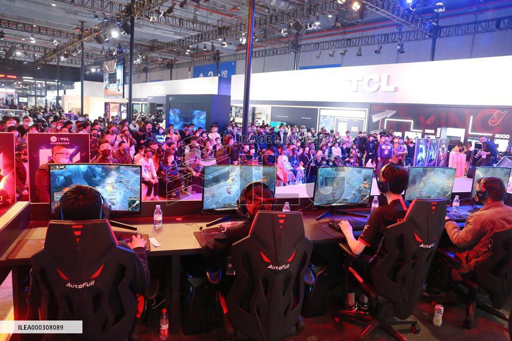 LPL hero League Appears on TCL E-sports Stage