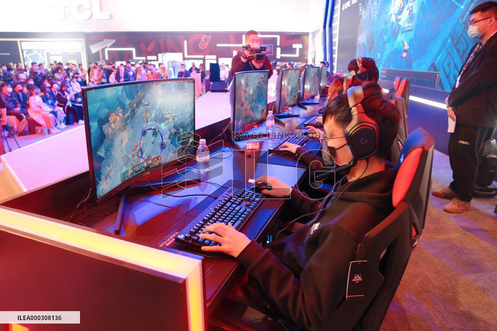 LPL hero League Appears on TCL E-sports Stage