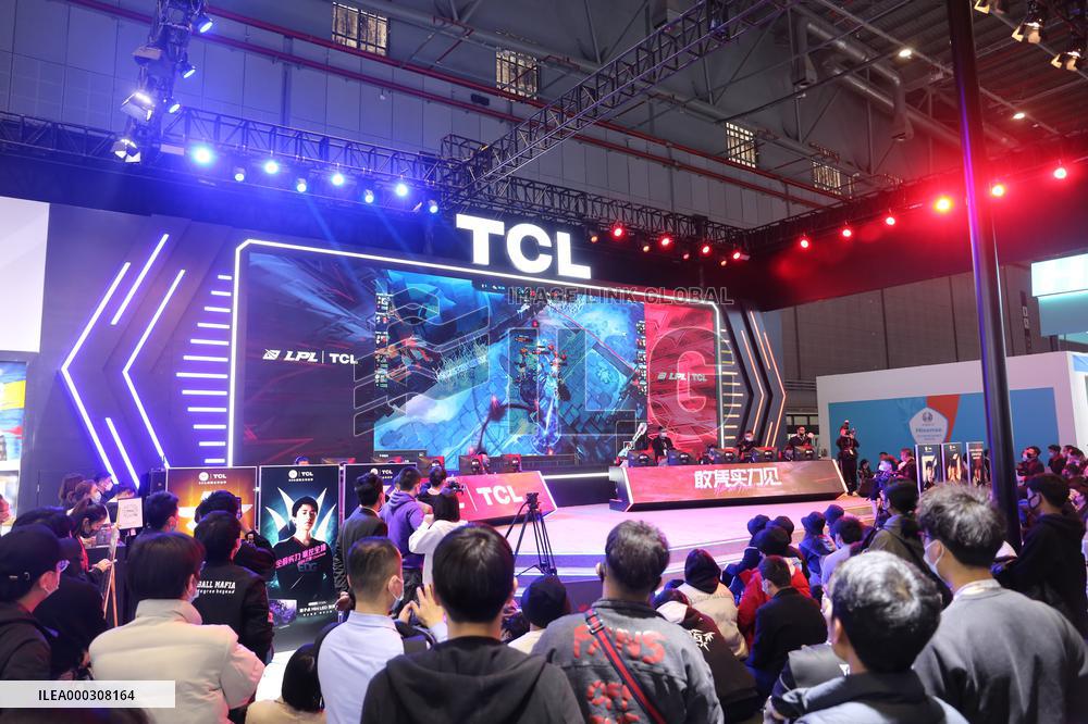 LPL hero League Appears on TCL E-sports Stage