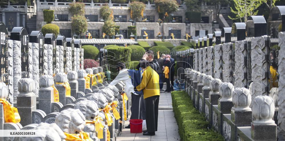 Tomb Sweeping Day
