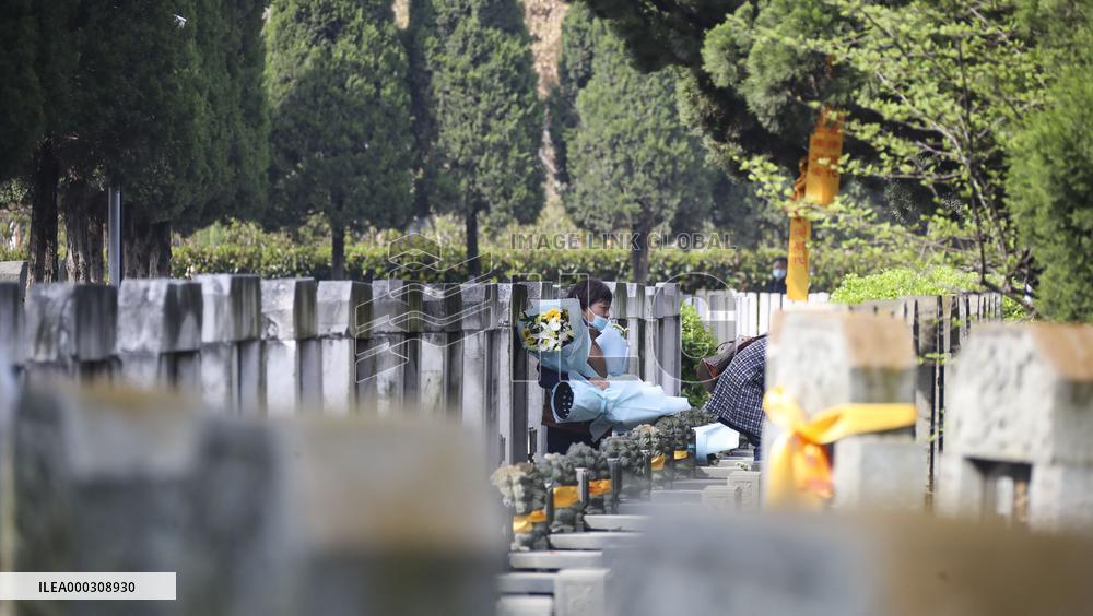 Tomb Sweeping Day