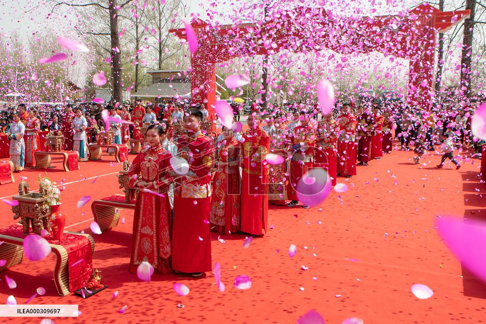 Classical Han Style Group Wedding