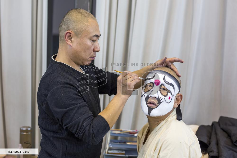Peking Opera Making Up