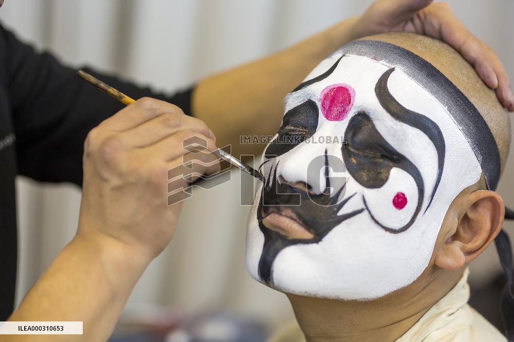 Peking Opera Making Up