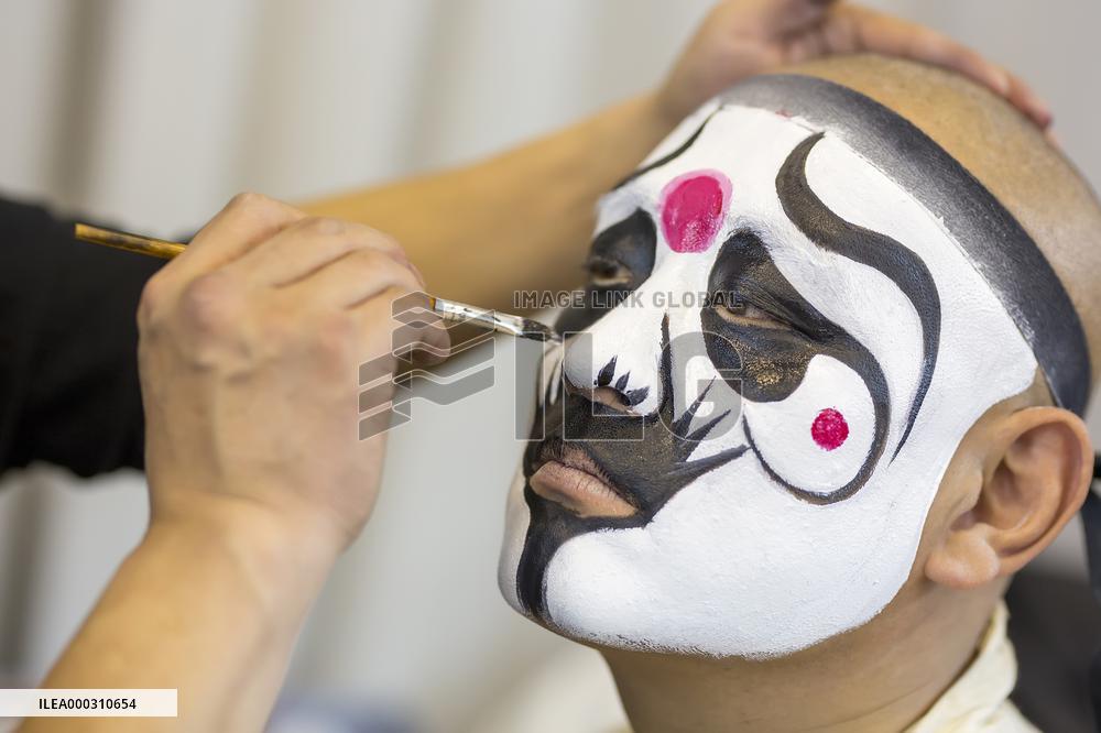Peking Opera Making Up