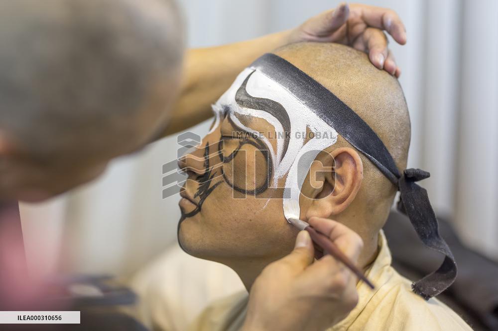 Peking Opera Making Up