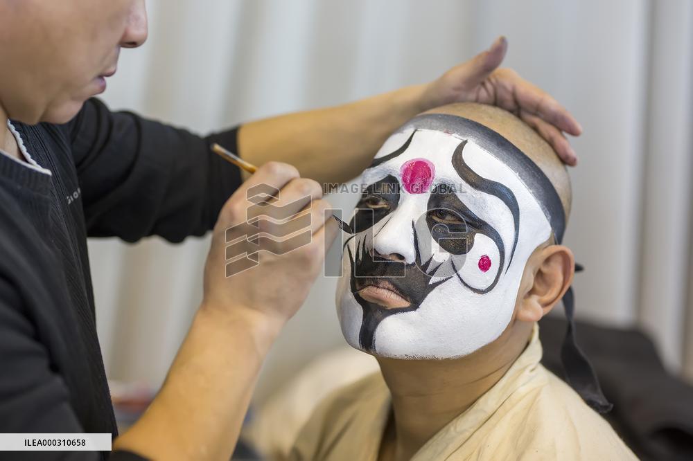Peking Opera Making Up