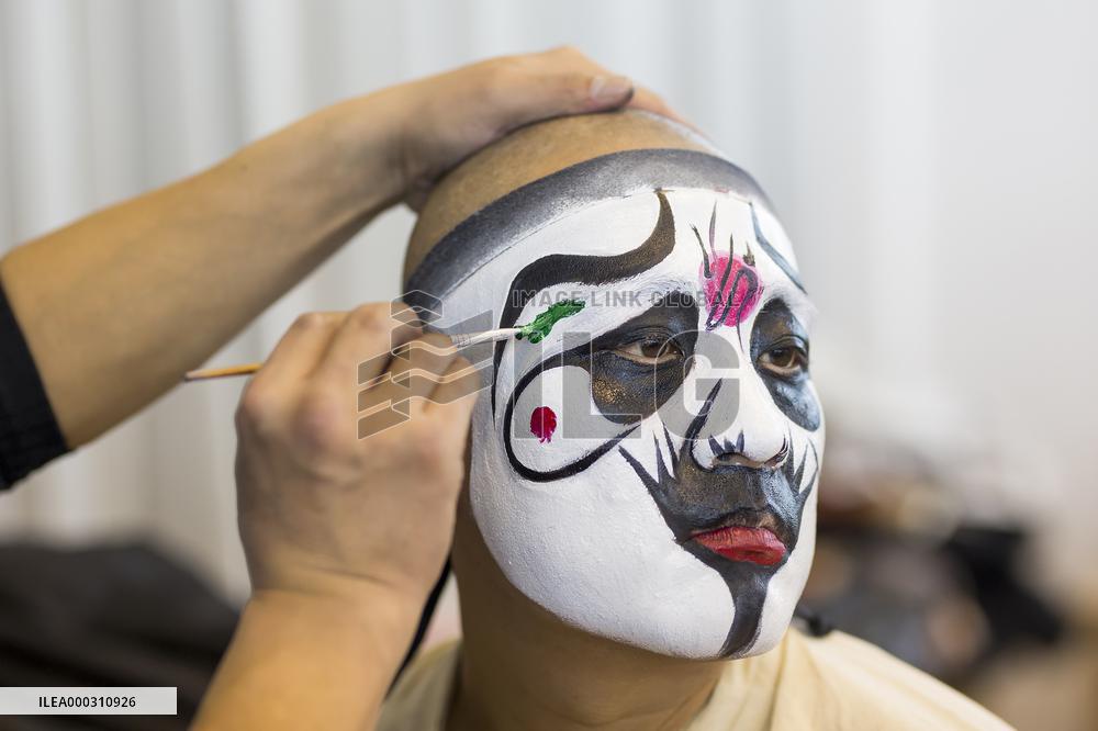 Peking Opera Making Up