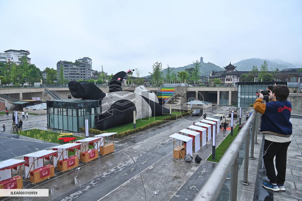 The Heaviest Giant Panda Sculpture On The World