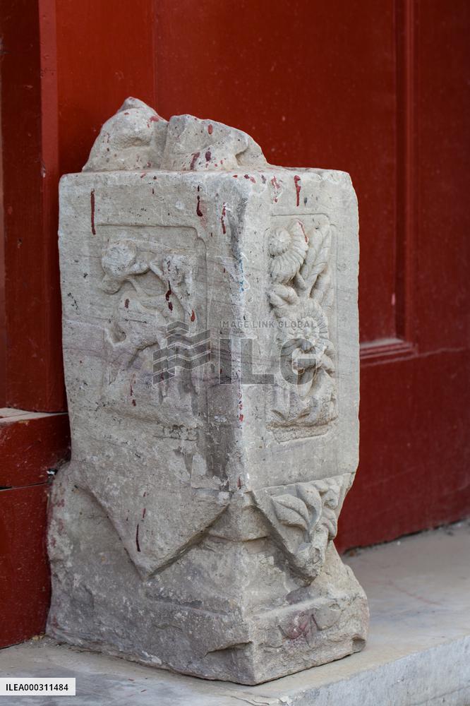 Beijing Hutong Men Dun