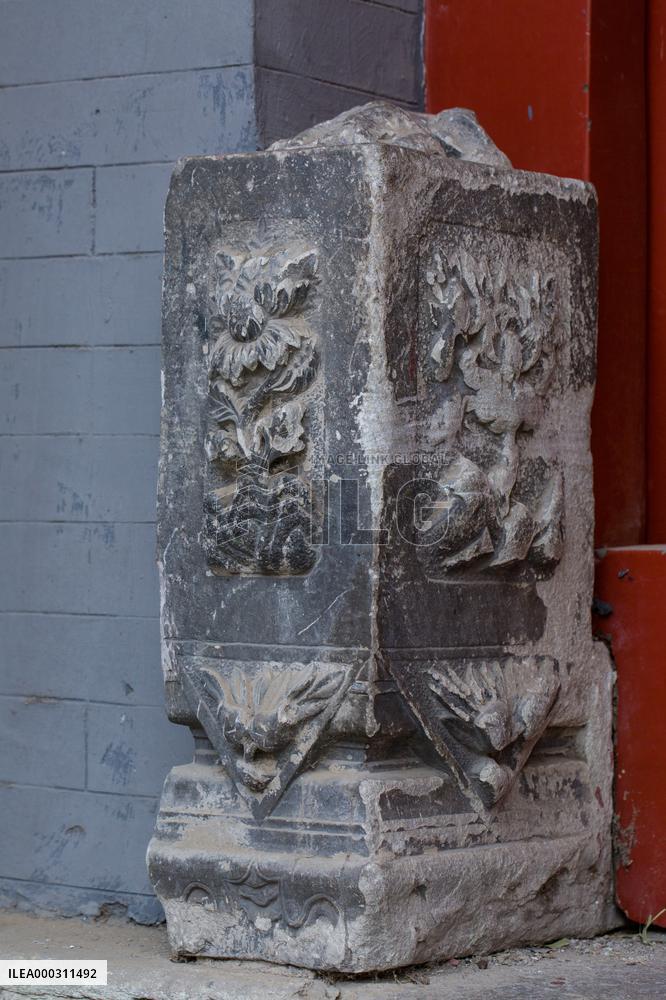 Beijing Hutong Men Dun