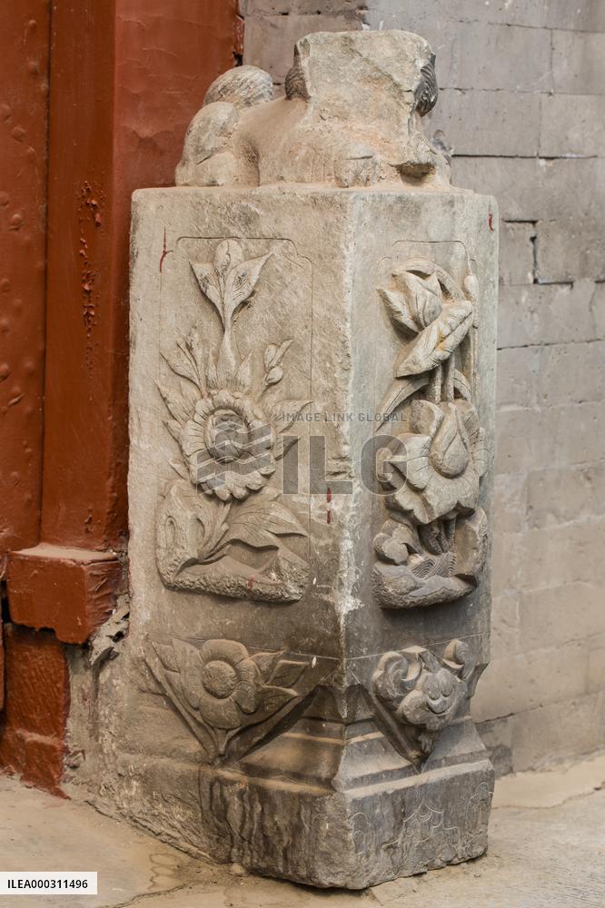 Beijing Hutong Men Dun