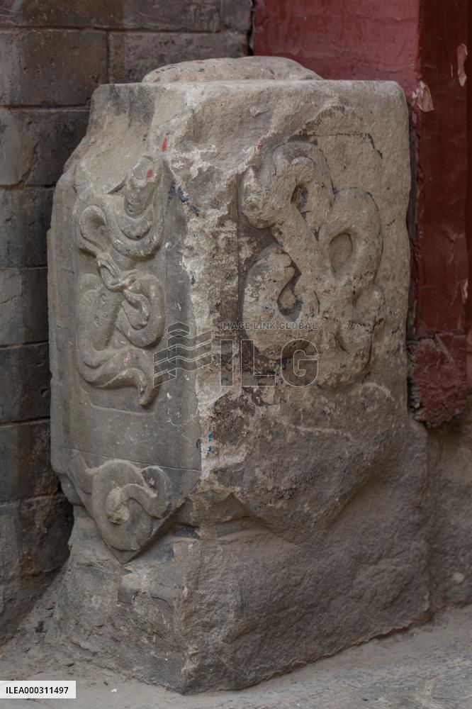 Beijing Hutong Men Dun