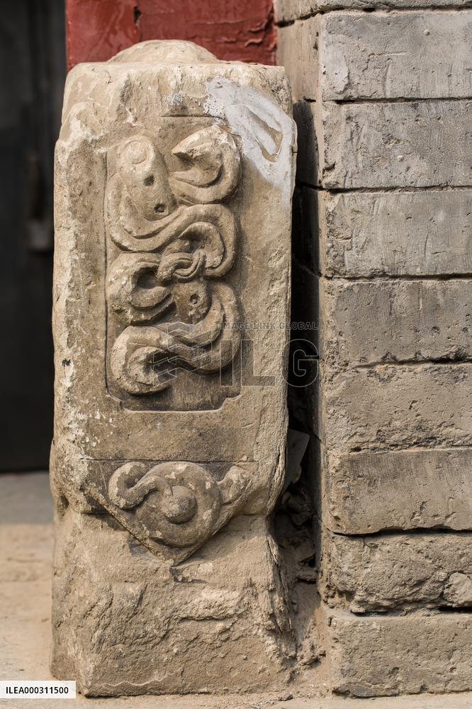 Beijing Hutong Men Dun