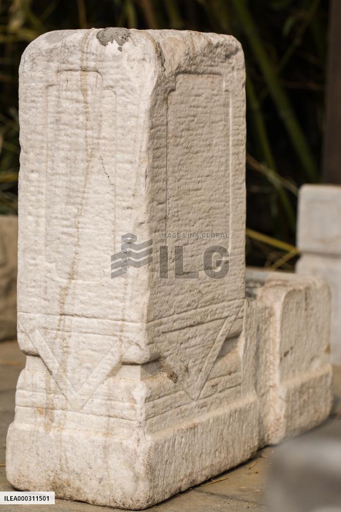 Beijing Hutong Men Dun