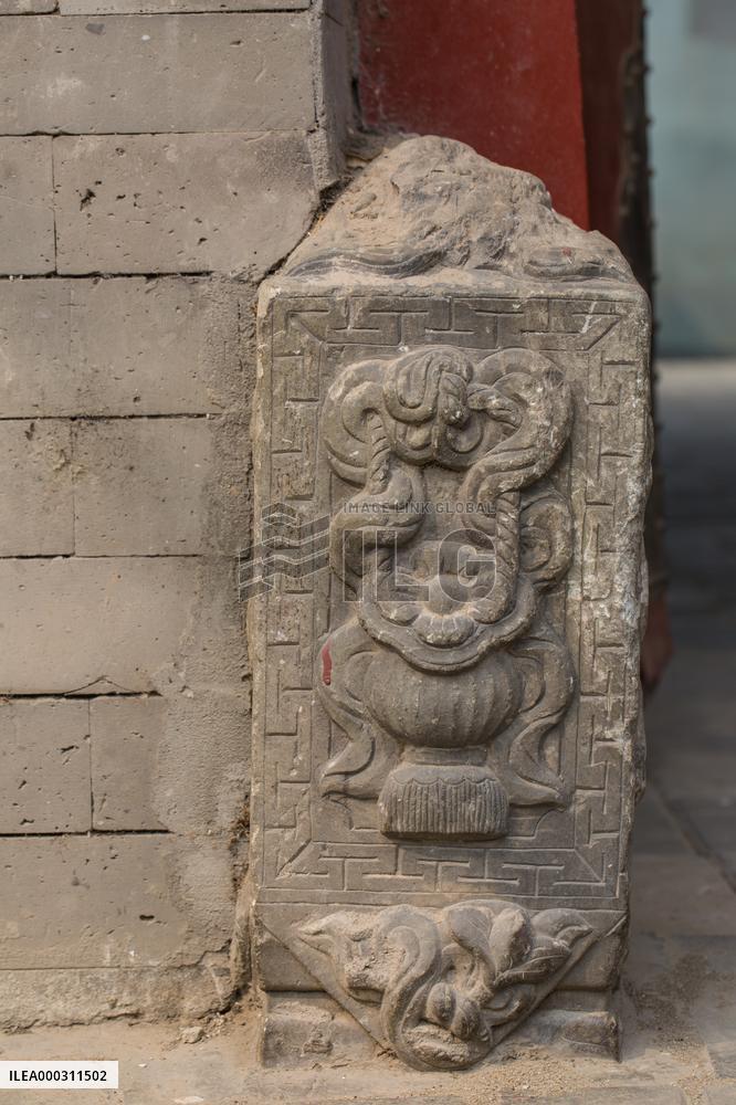 Beijing Hutong Men Dun