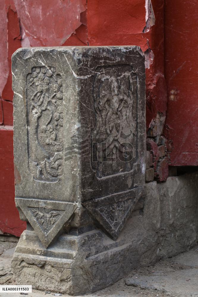 Beijing Hutong Men Dun
