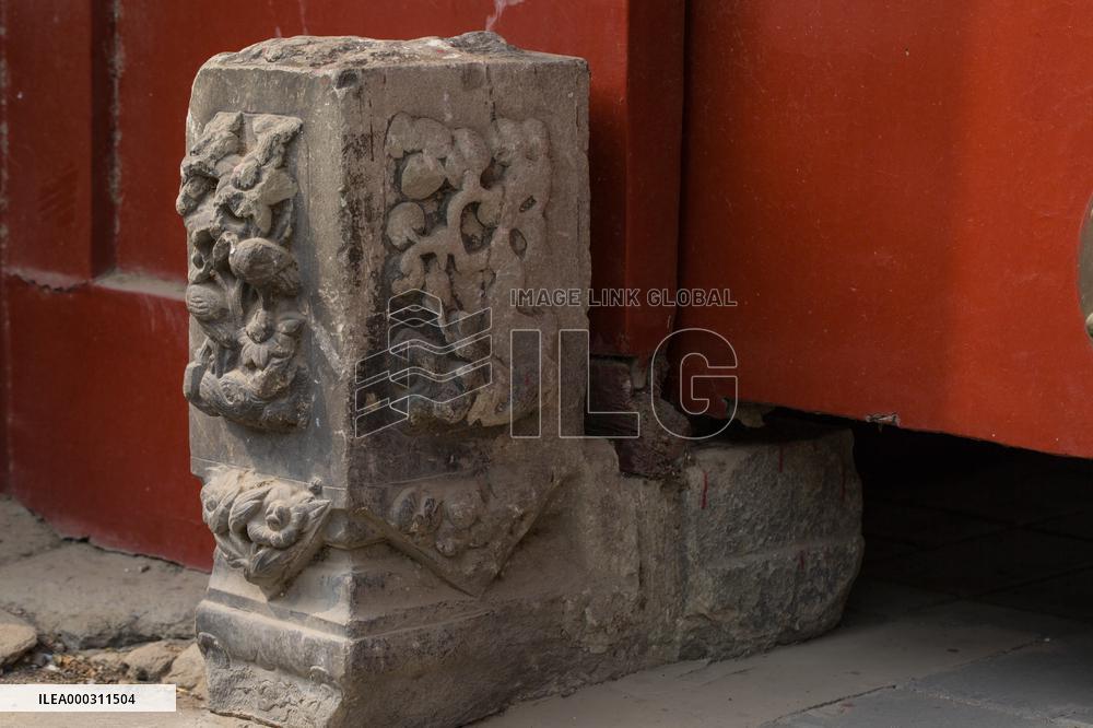 Beijing Hutong Men Dun