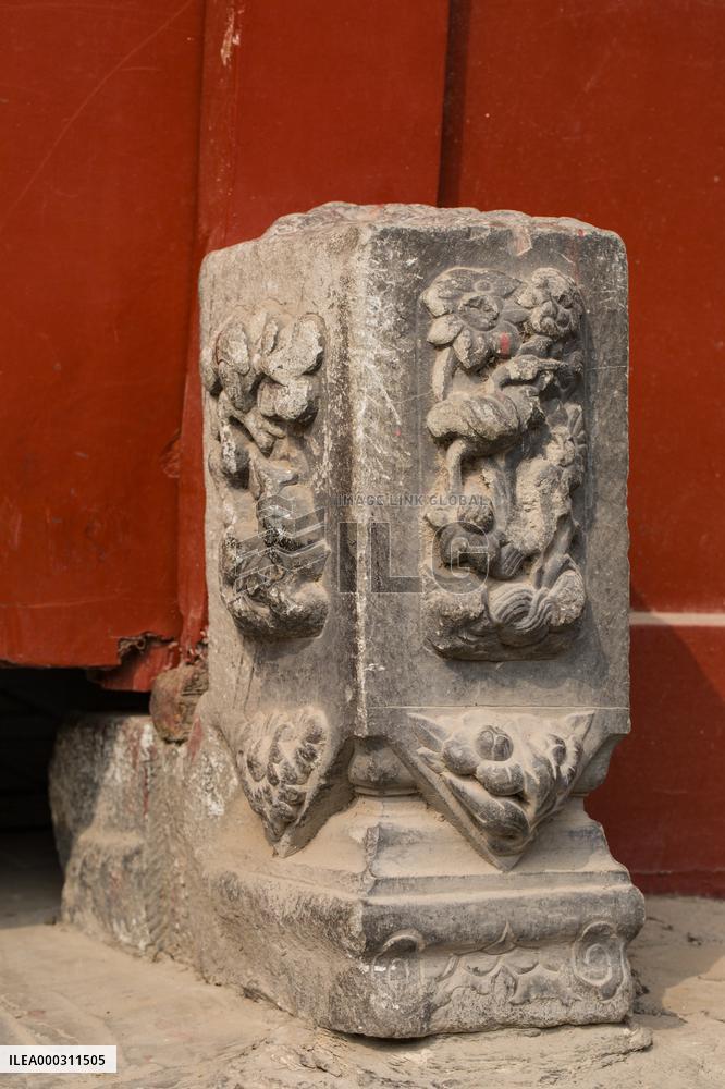 Beijing Hutong Men Dun