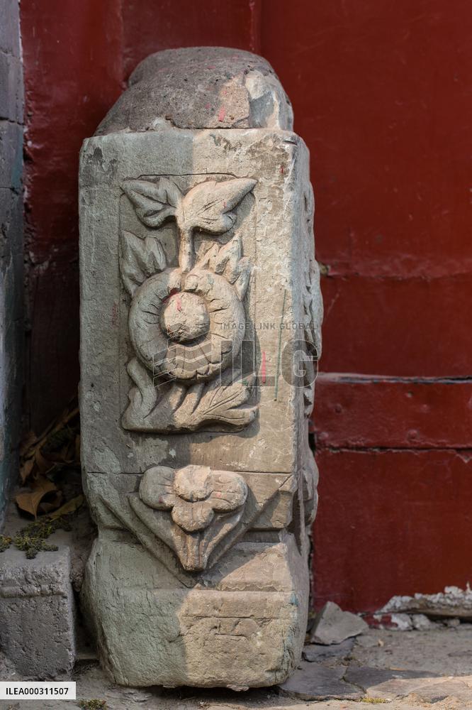 Beijing Hutong Men Dun