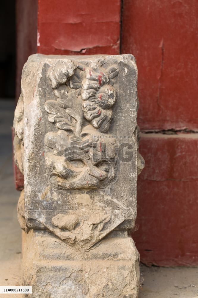 Beijing Hutong Men Dun