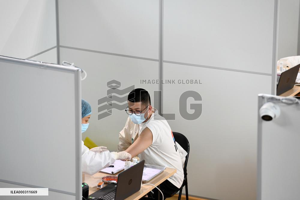 The Largest Novel Coronavirus Vaccination Site in Nanjing