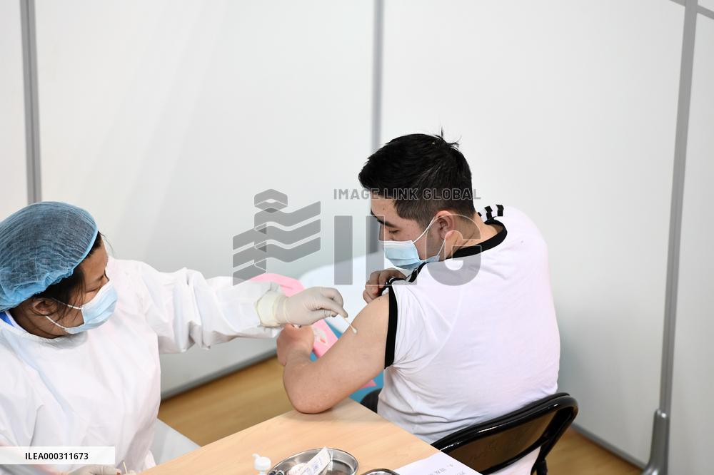 The Largest Novel Coronavirus Vaccination Site in Nanjing