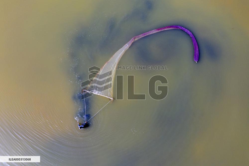 Fishing For Saltwater Worms