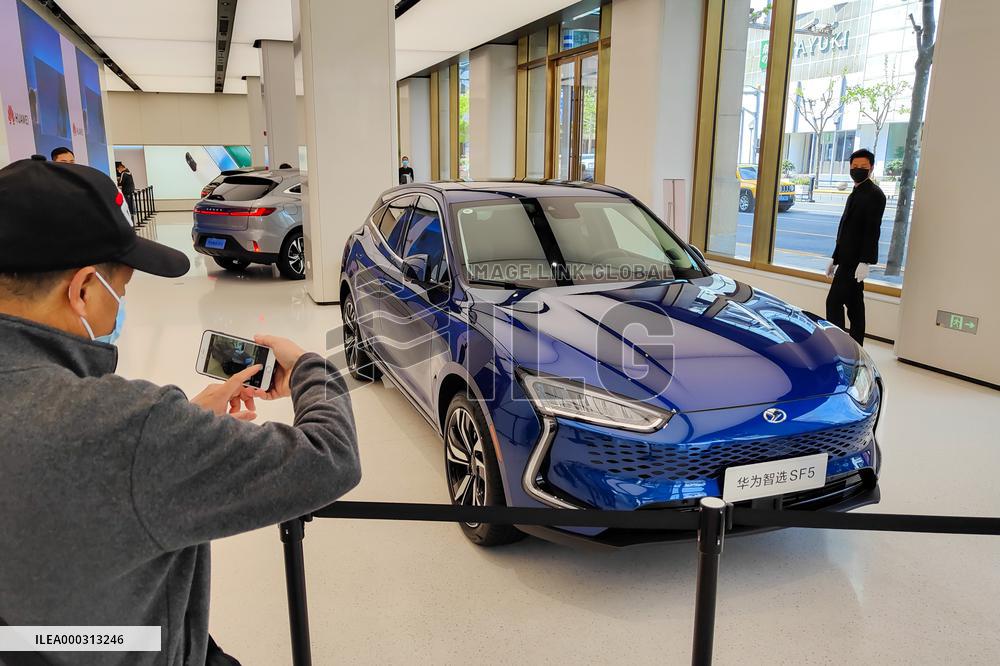 Huawei SF5 Car