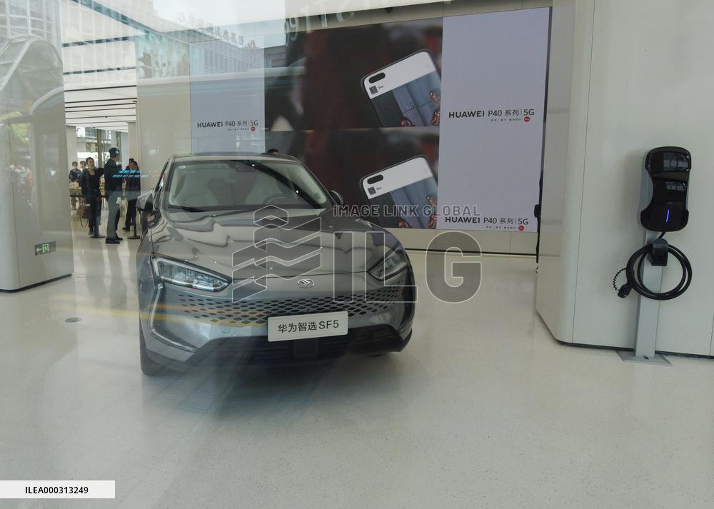 Huawei SF5 Car