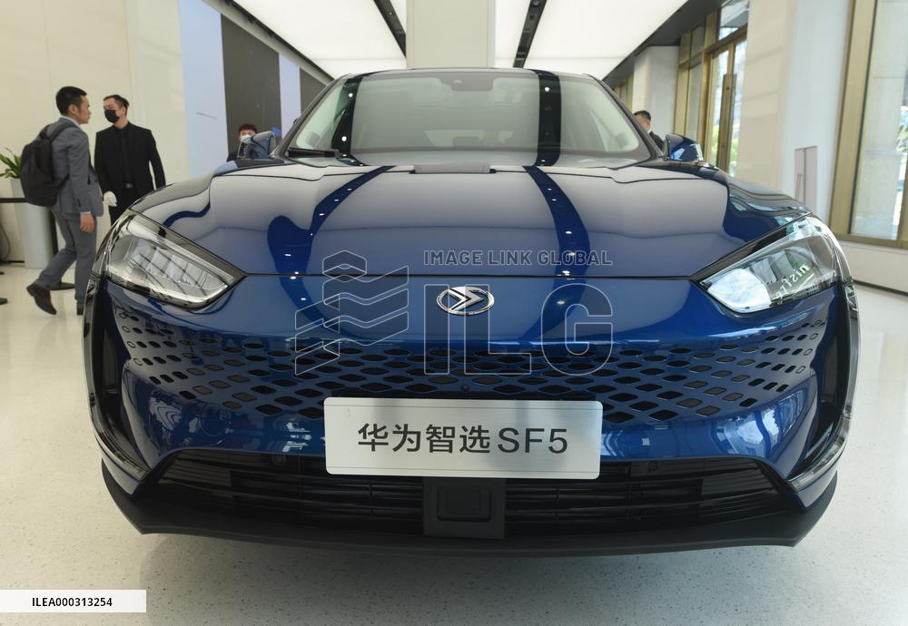 Huawei SF5 Car