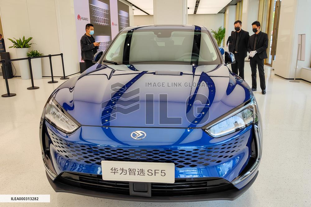 Huawei SF5 Car