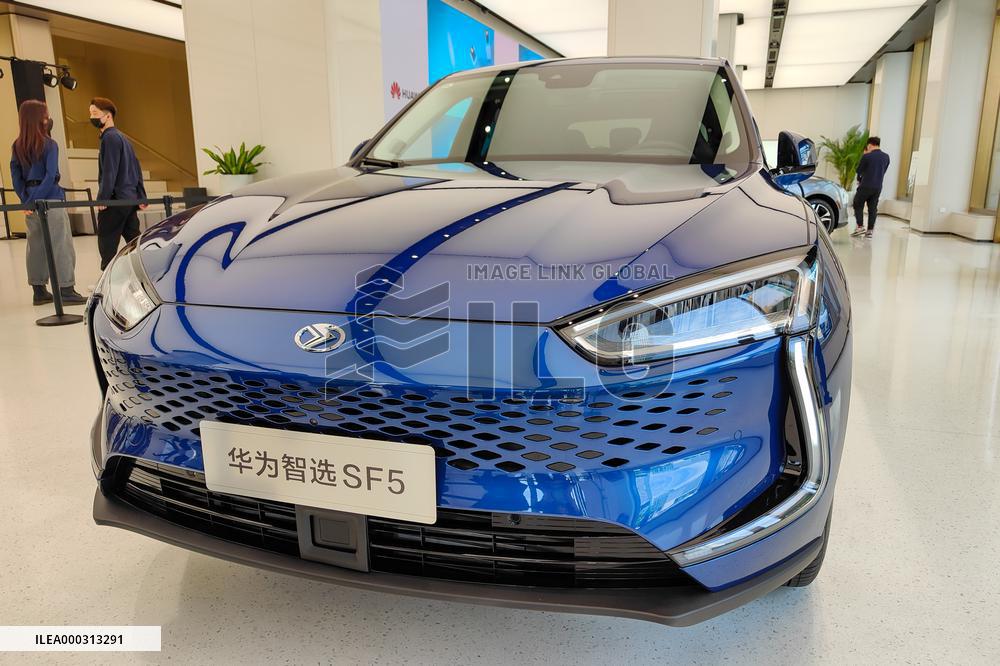 Huawei SF5 Car