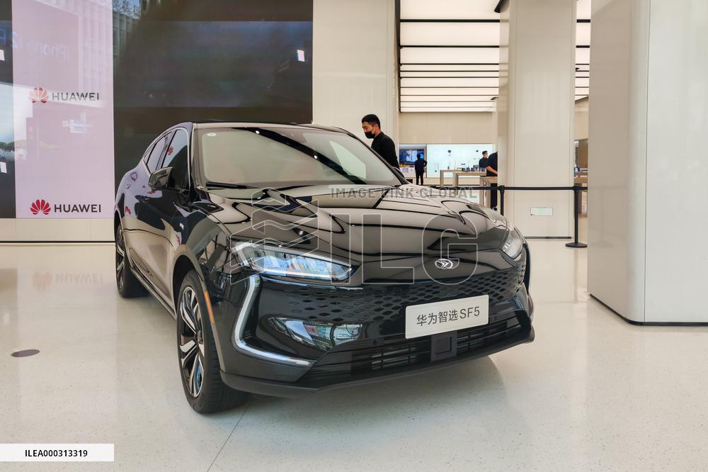 Huawei SF5 Car