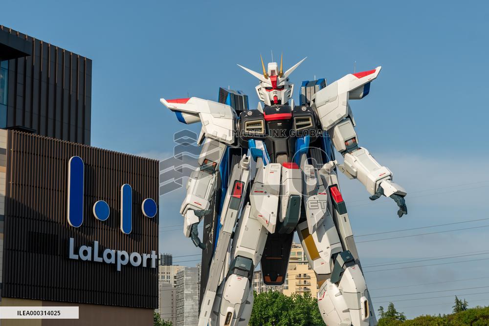 Gundam Statue