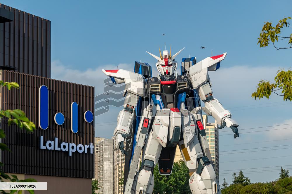 Gundam Statue