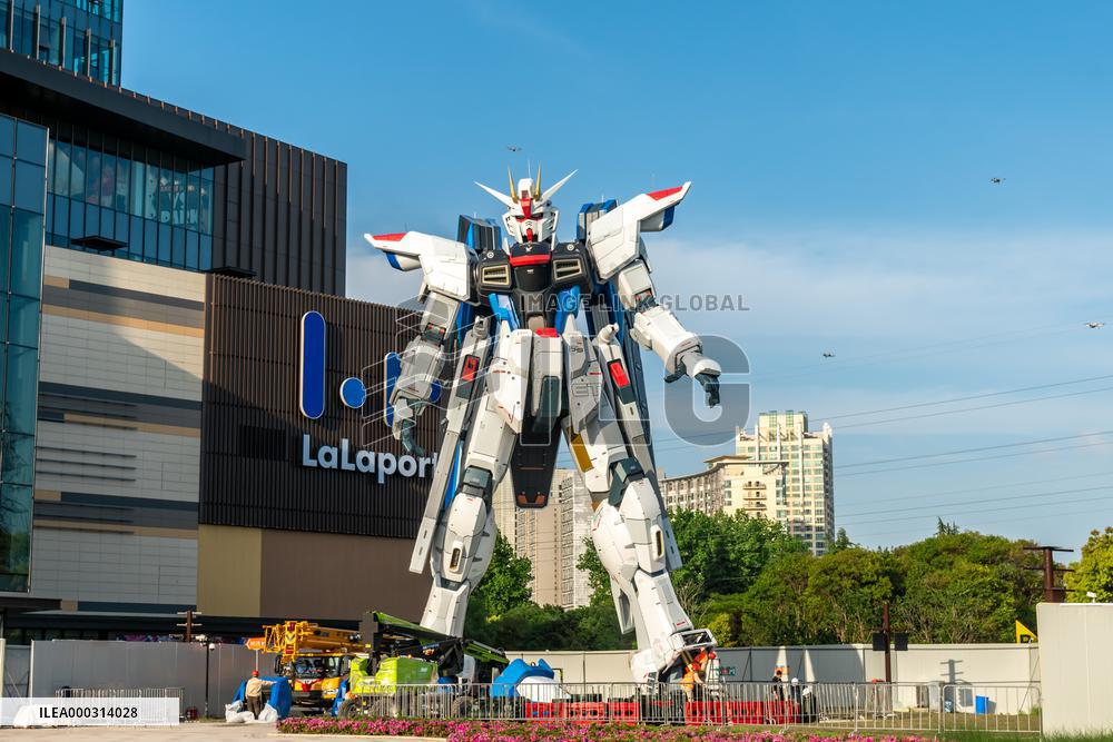 Gundam Statue