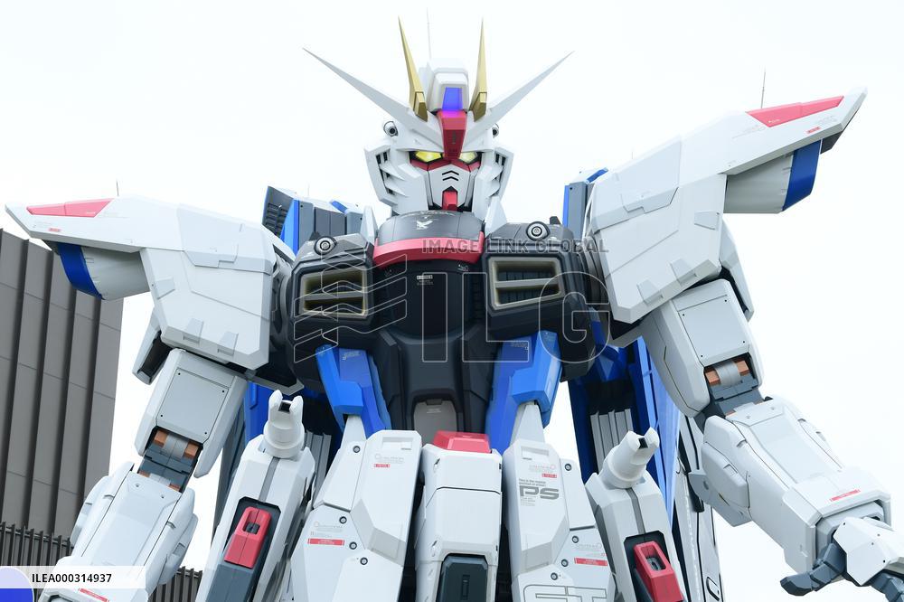 China Shanghai Freedom Gundam Standing Statue