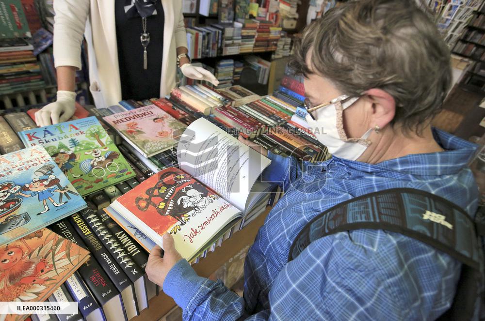 Shop with books, bookshop, customer, sales manager, face mask