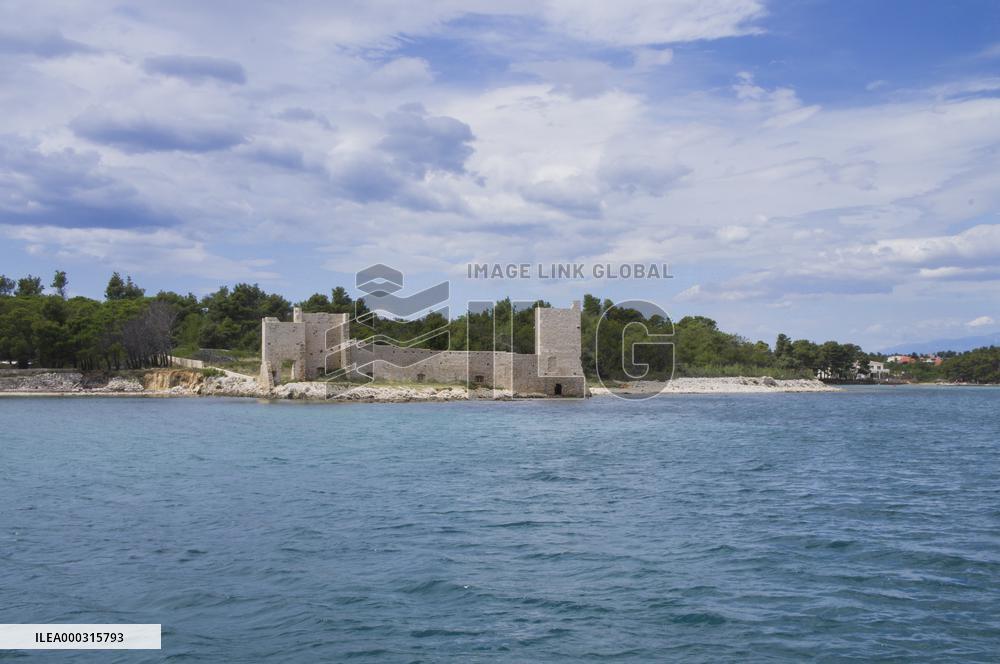 a ruin on Vir island