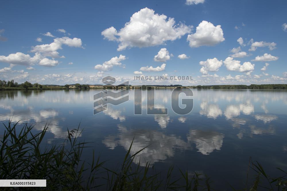 Soprec pond, sky, water surface, reflection