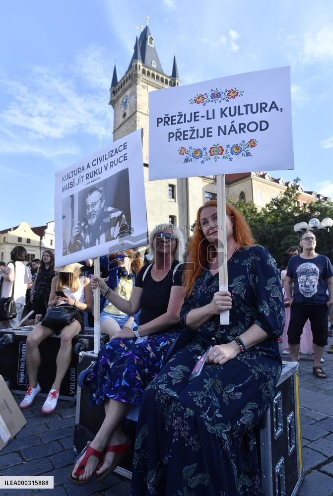 Demonstration For Live Music