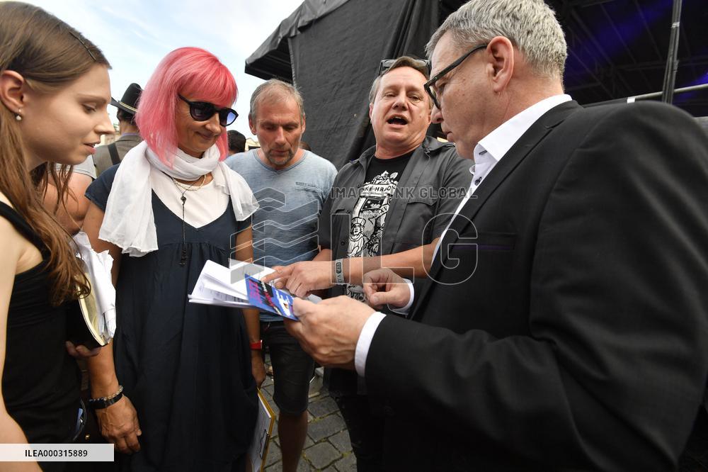 Demonstration For Live Music, Lubomir Zaoralek, Viktor Soucek
