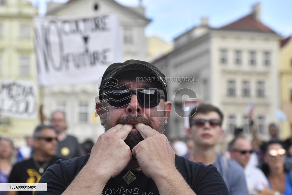 Demonstration For Live Music