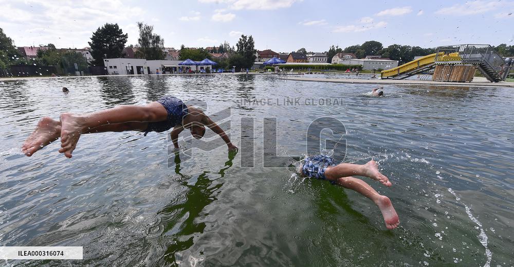 biotope swimming pool, lido