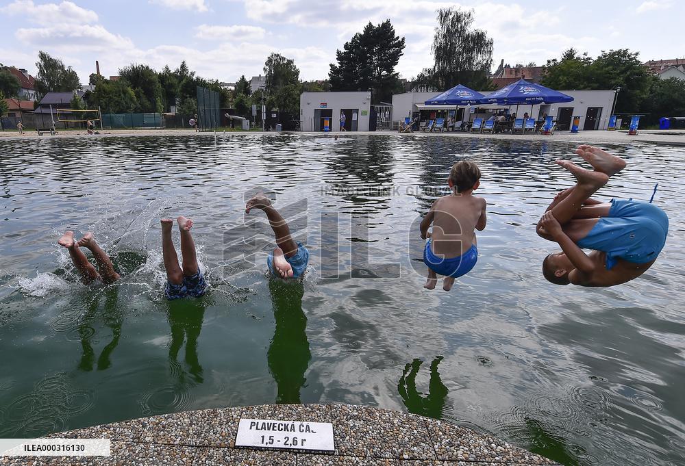 biotope swimming pool, lido