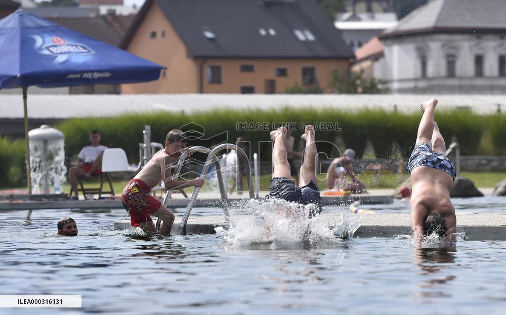 biotope swimming pool, lido