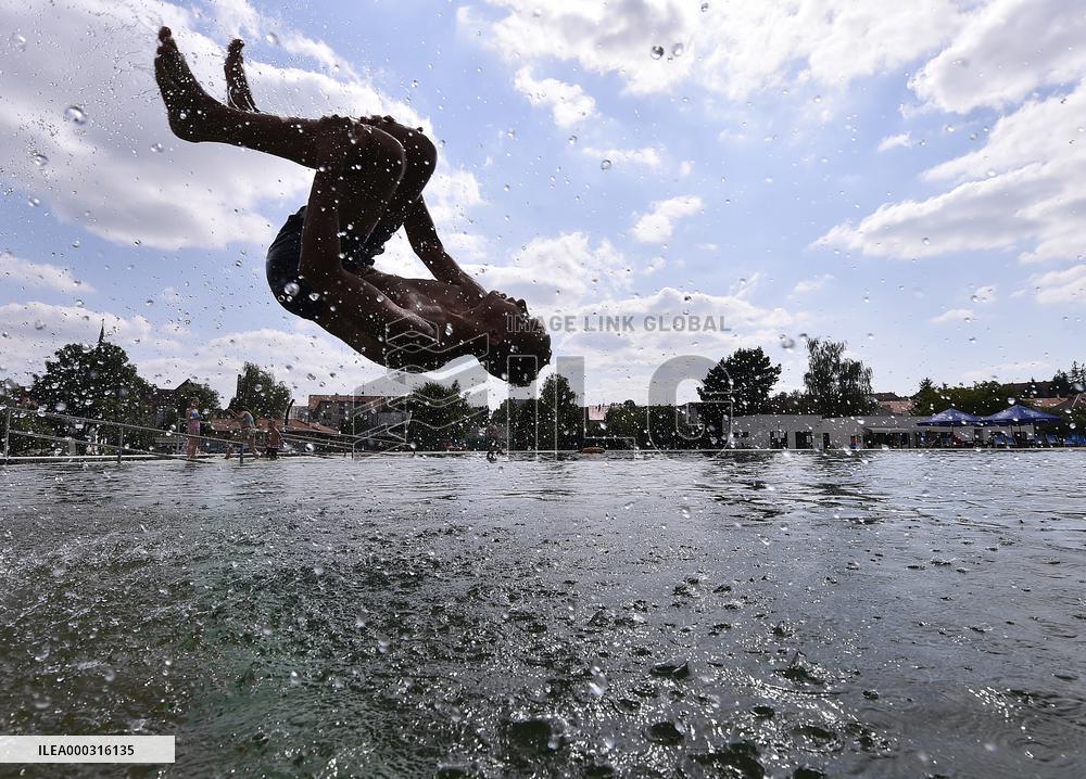 biotope swimming pool, lido